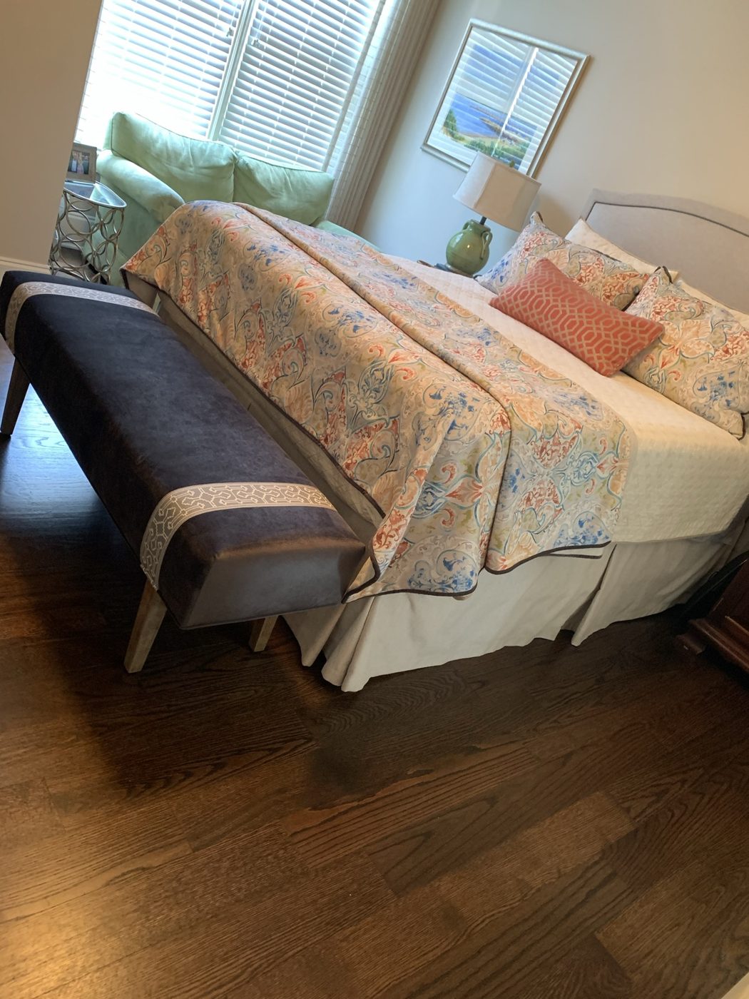 Bedroom with dark bench, Greek-key band