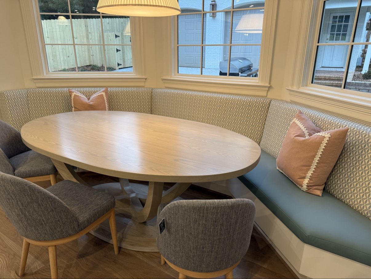 Breakfast-nook banquette, wide