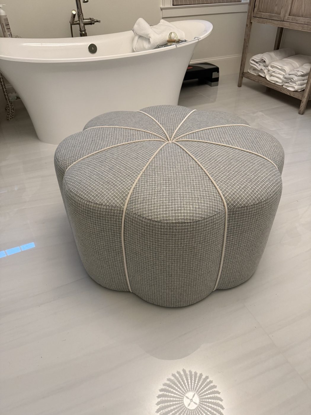Gray flower-shaped pouf