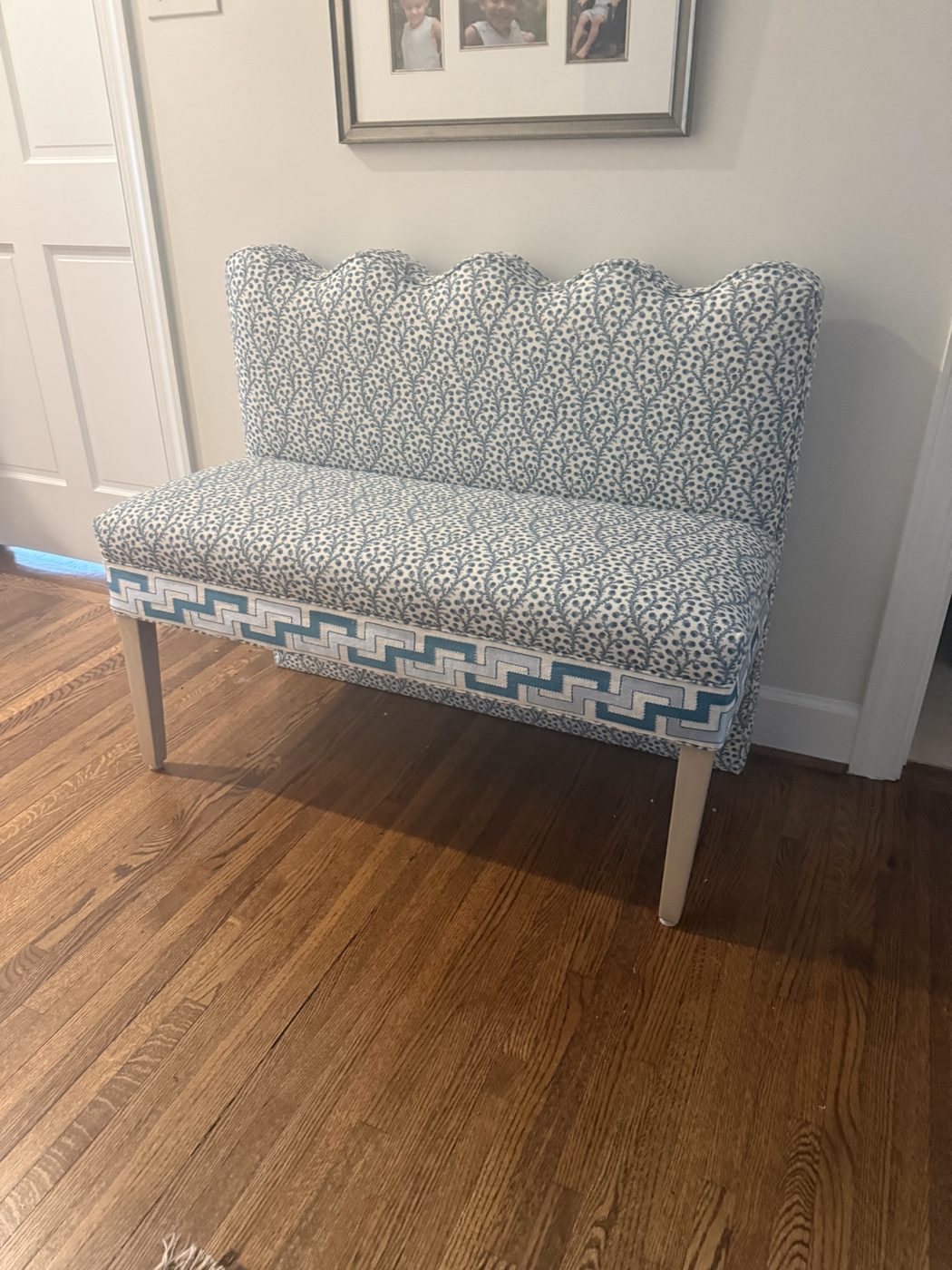 Scalloped blue-pattern bench